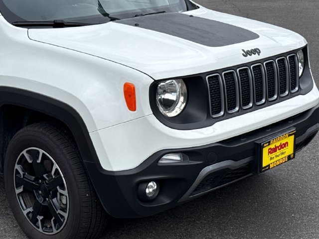 Used 2023 Jeep Renegade Latitude AWD/4WD image 8