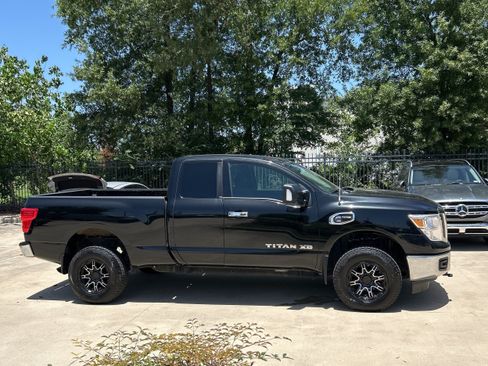 Used 2017 Nissan Titan SV AWD/4WD image 7