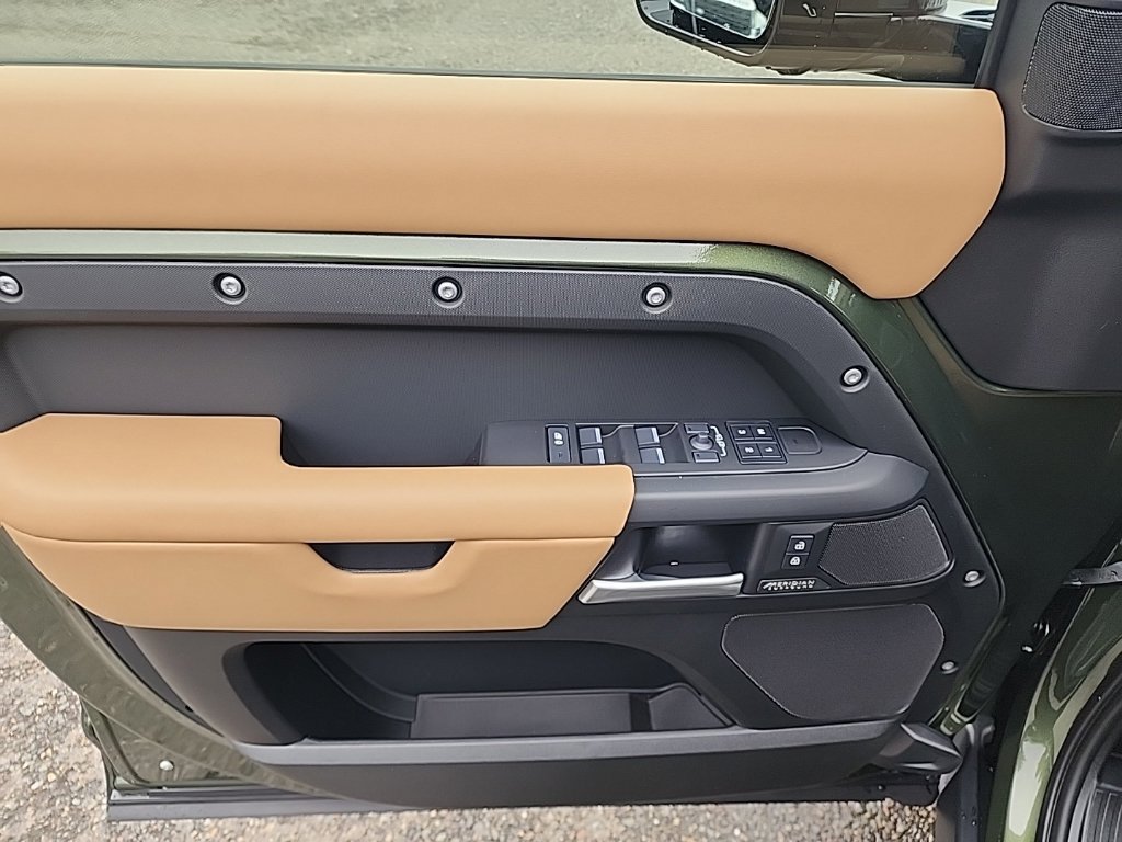 New 2026 Land Rover Defender 110 X-Dynamic SE AWD/4WD image 10