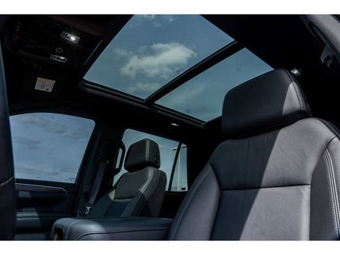 Used 2024 Chevrolet Tahoe Z71 w/ Luxury Package image 12