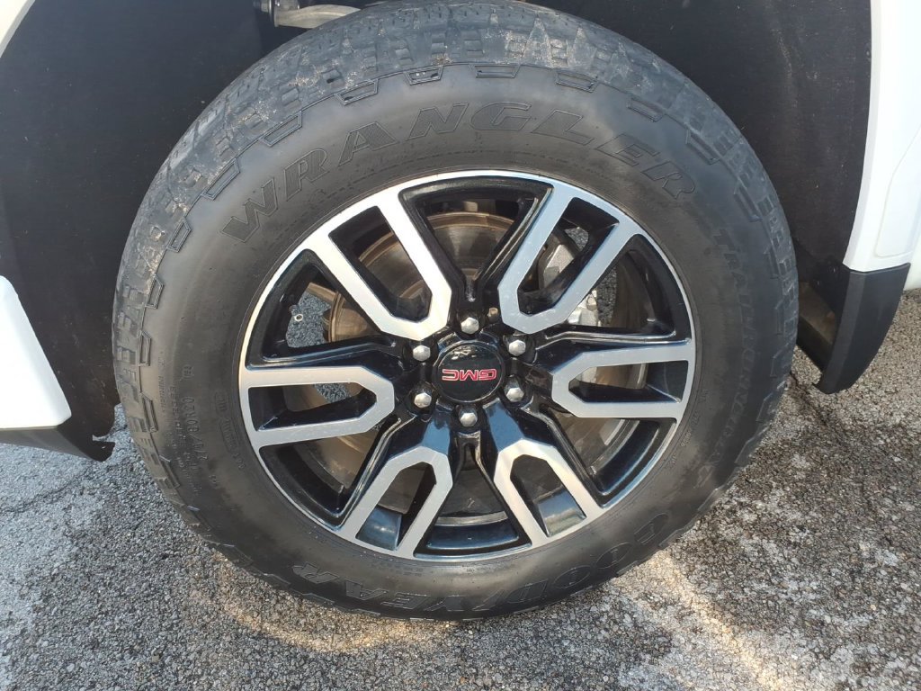 Used 2022 GMC Sierra 1500 AT4 w/ AT4 Preferred Package AWD/4WD image 5
