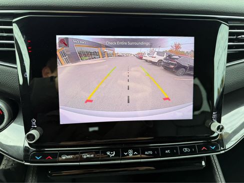 Used 2024 Jeep Wagoneer 4WD image 19