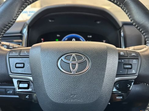Used 2025 Toyota Camry SE FWD image 24