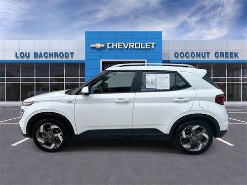 Used 2024 Hyundai Venue SEL image 5