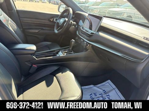 Used 2025 Jeep Compass Trailhawk AWD/4WD image 31