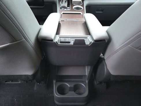 Used 2022 Toyota Sienna XLE image 23