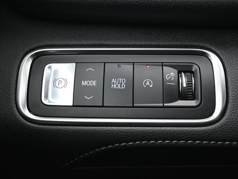 Used 2025 Buick Enclave Avenir image 29