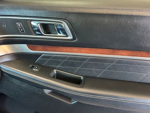 Used 2017 Ford Explorer Platinum image 20