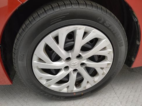 Used 2017 Toyota Corolla LE FWD image 31
