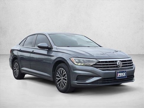 Used 2019 Volkswagen Jetta SE w/ Cold Weather Package FWD image 3