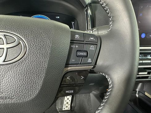 Used 2025 Toyota Camry SE image 13