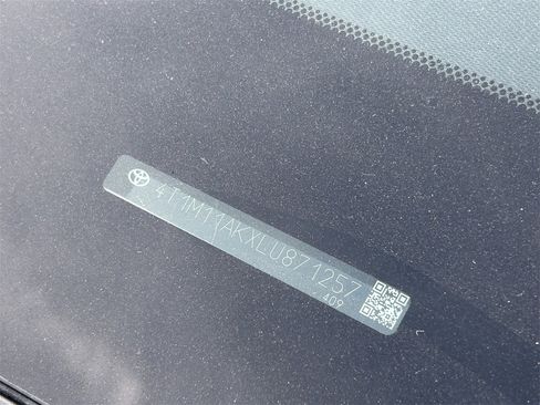 Used 2020 Toyota Camry SE image 9