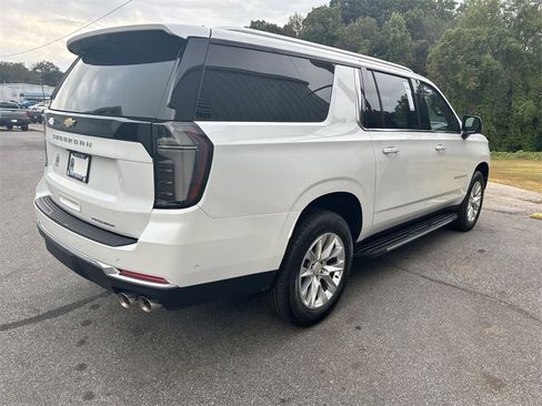 New 2025 Chevrolet Suburban Premier image 34