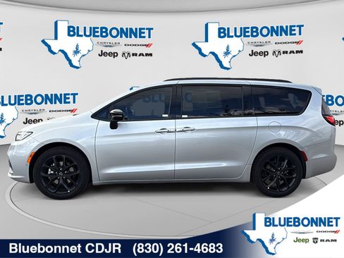 New 2026 Chrysler Pacifica Limited w/ S Appearance Package FWD image 8