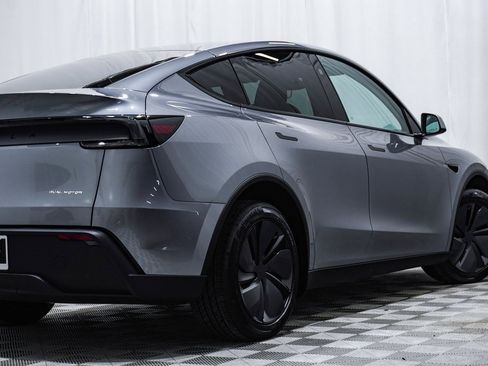 Used 2026 Tesla Model Y Long Range image 10