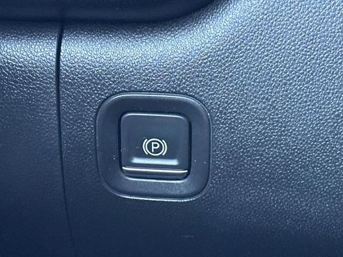 Used 2019 Chevrolet Silverado 1500 Custom w/ Custom Convenience Package image 19