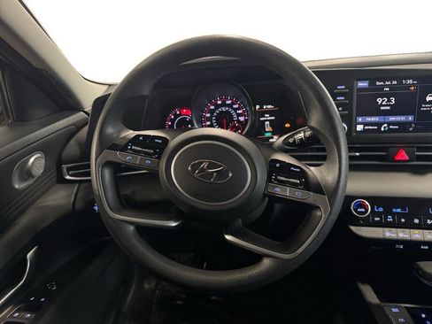 Used 2023 Hyundai Elantra SEL FWD image 15