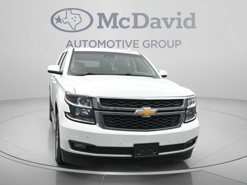 Used 2018 Chevrolet Suburban LT RWD image 2