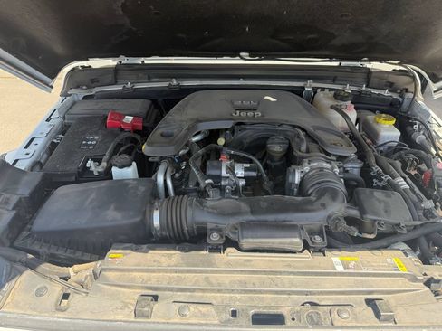 Used 2021 Jeep Wrangler Unlimited Sahara AWD/4WD image 12