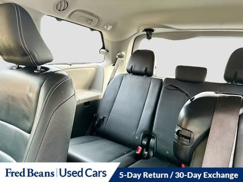 Used 2016 Toyota Sienna SE Premium w/ Four Season Floor Mat Package FWD image 30