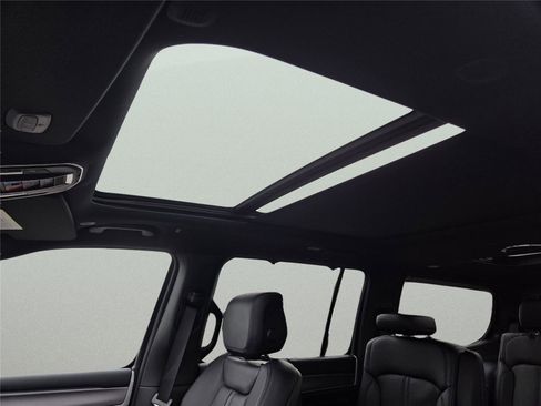 New 2026 Jeep Grand Wagoneer Limited image 18