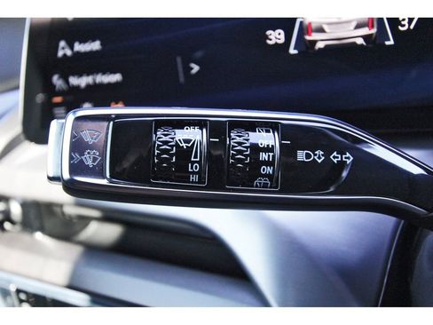 Used 2026 Cadillac Vistiq Premium Luxury image 17