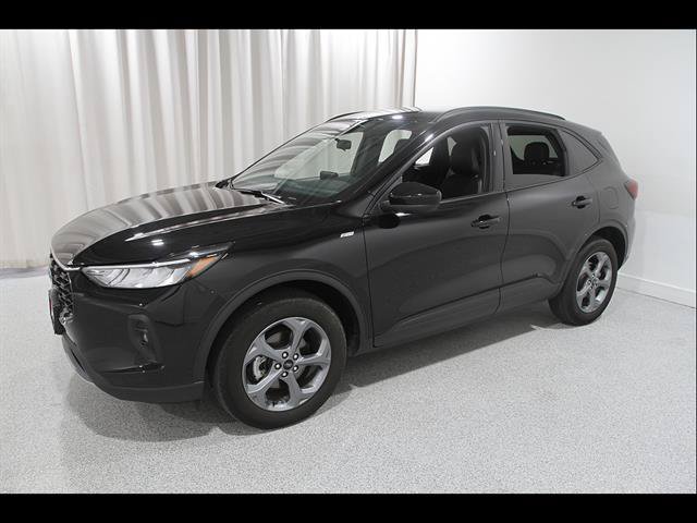 Used 2025 Ford Escape ST-Line Select AWD/4WD image 3