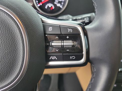 Certified 2024 Kia Carnival LX image 35