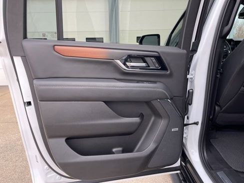 Used 2025 GMC Yukon XL Denali image 24