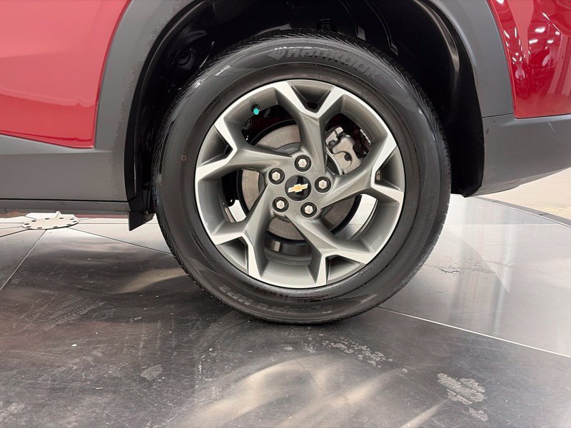 Used 2024 Chevrolet Trax LT w/ Sunroof Package FWD image 37