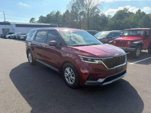 Used 2022 Kia Carnival LX FWD image 3