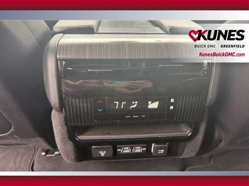 Used 2024 Jeep Wagoneer L Series II w/ Flexible Seating Group AWD/4WD image 31