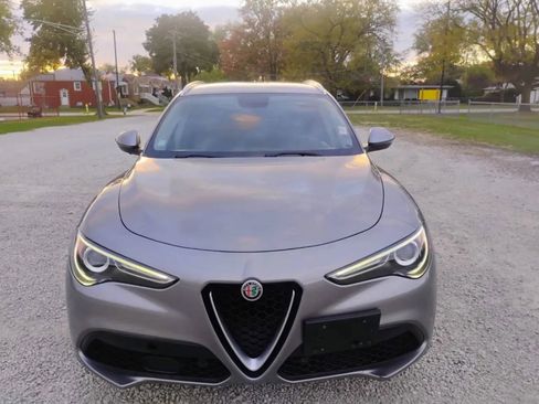 Used 2018 Alfa Romeo Stelvio AWD image 2