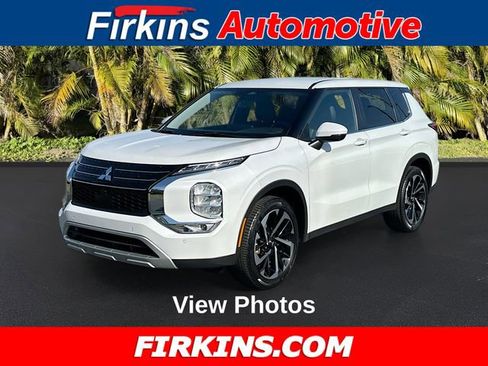 Used 2024 Mitsubishi Outlander SE image 1