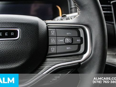 Used 2024 Jeep Wagoneer Series II w/ Flexible Seating Group image 29