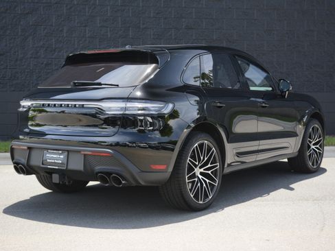 Certified 2026 Porsche Macan AWD/4WD image 9