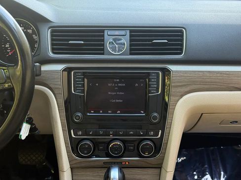 Used 2016 Volkswagen Passat 1.8T SE FWD image 21