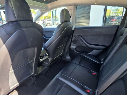 Used 2021 Tesla Model Y Long Range image 18