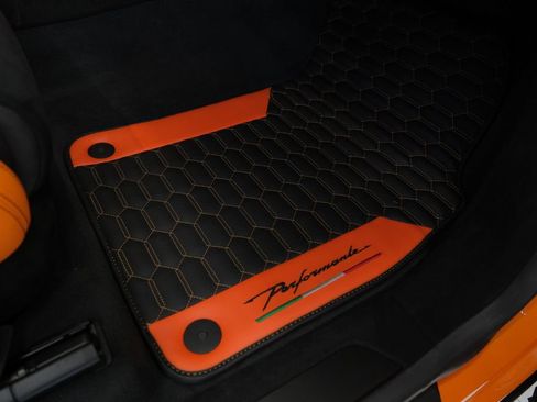 Used 2023 Lamborghini Urus Performante AWD/4WD image 42