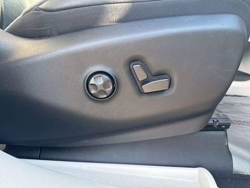 Used 2022 Chrysler Pacifica Limited w/ Uconnect Theater Family Group image 14