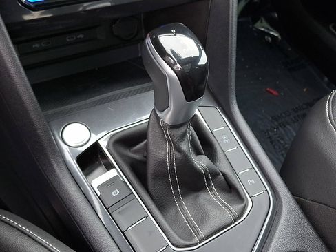 Used 2023 Volkswagen Tiguan SE R-Line image 15