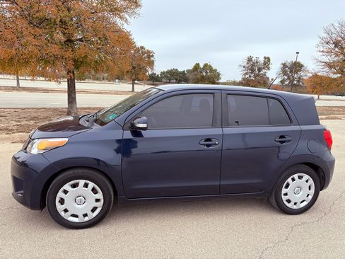 Used 2013 Scion xD 5-Door Hatchback 4- AT image 2