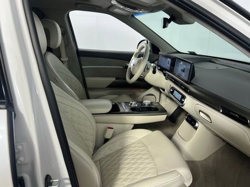 Used 2023 Genesis GV60 Performance image 33