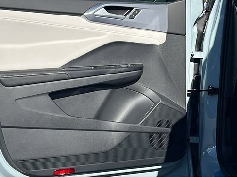 New 2026 Volkswagen Taos SE image 23