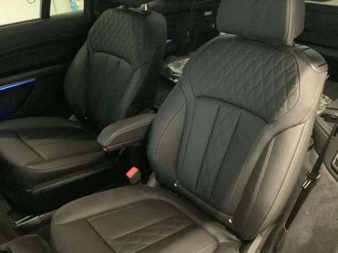 New 2026 BMW X7 M60i image 24