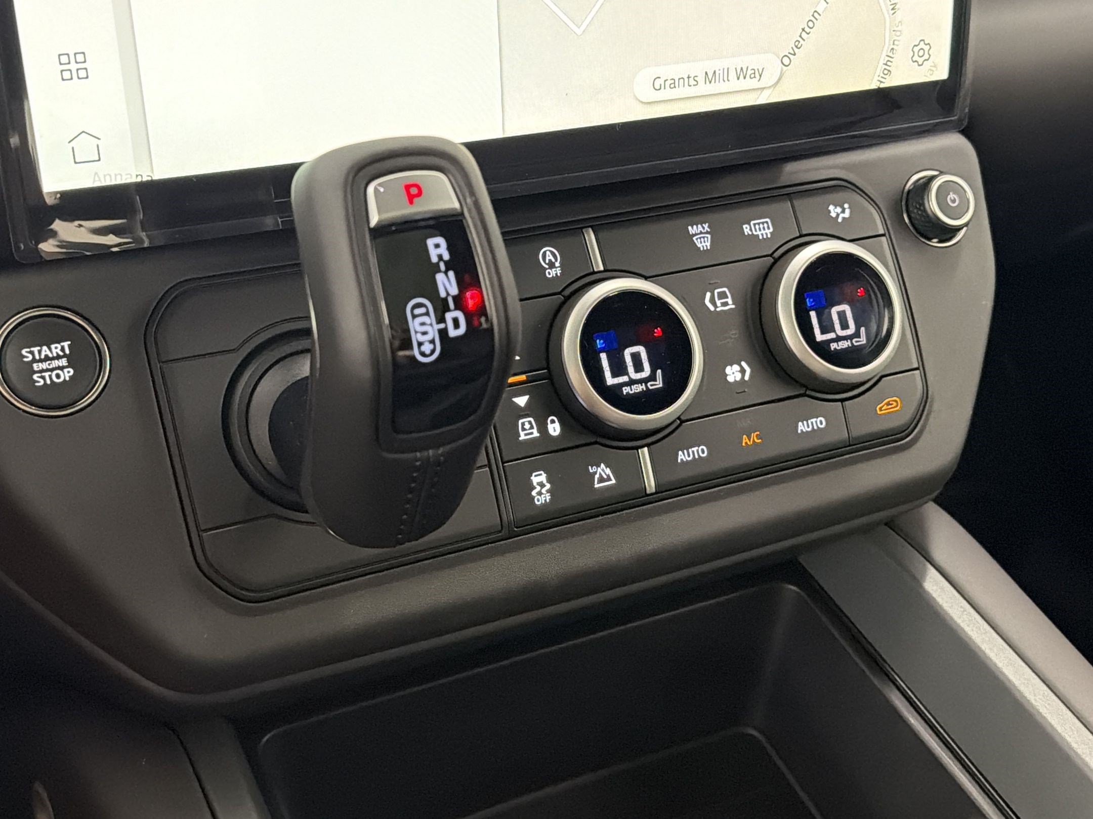 New 2026 Land Rover Defender 130 X-Dynamic SE AWD/4WD image 18