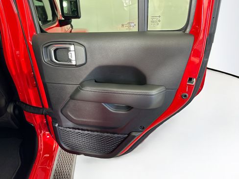 Used 2023 Jeep Wrangler Sahara image 29