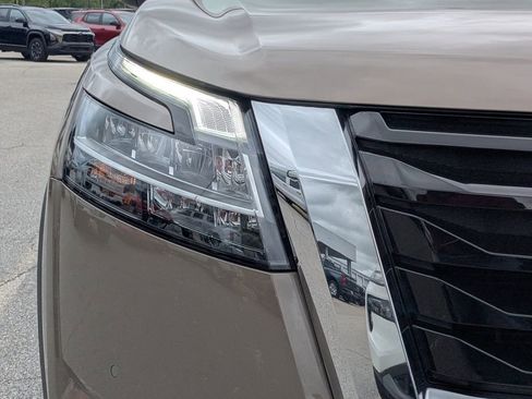 Used 2024 Nissan Pathfinder Platinum w/ Cargo Package FWD image 9