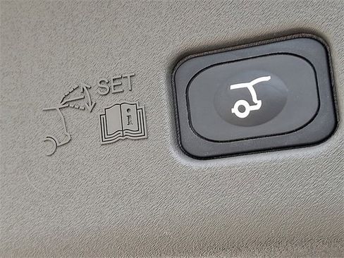 Certified 2025 Lincoln Nautilus Reserve AWD/4WD image 28