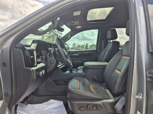 Used 2024 GMC Sierra 1500 AT4 w/ Technology Package AWD/4WD image 3